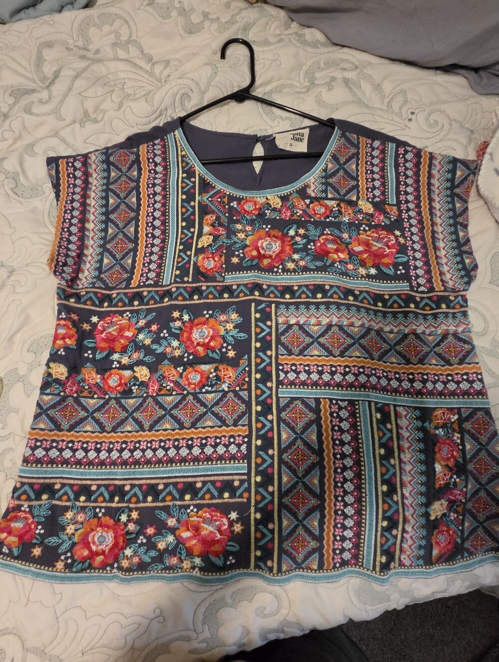 Savanna Jane Navy Boho Embroideted Floral Short Sleeved Top 2X. PTP 23